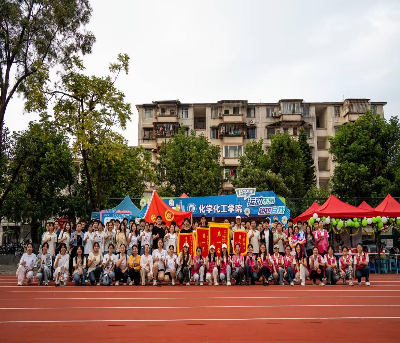 镜头直击！校运会夺冠，揭秘k球直播体育足球“冠军天团”的养成之路！
