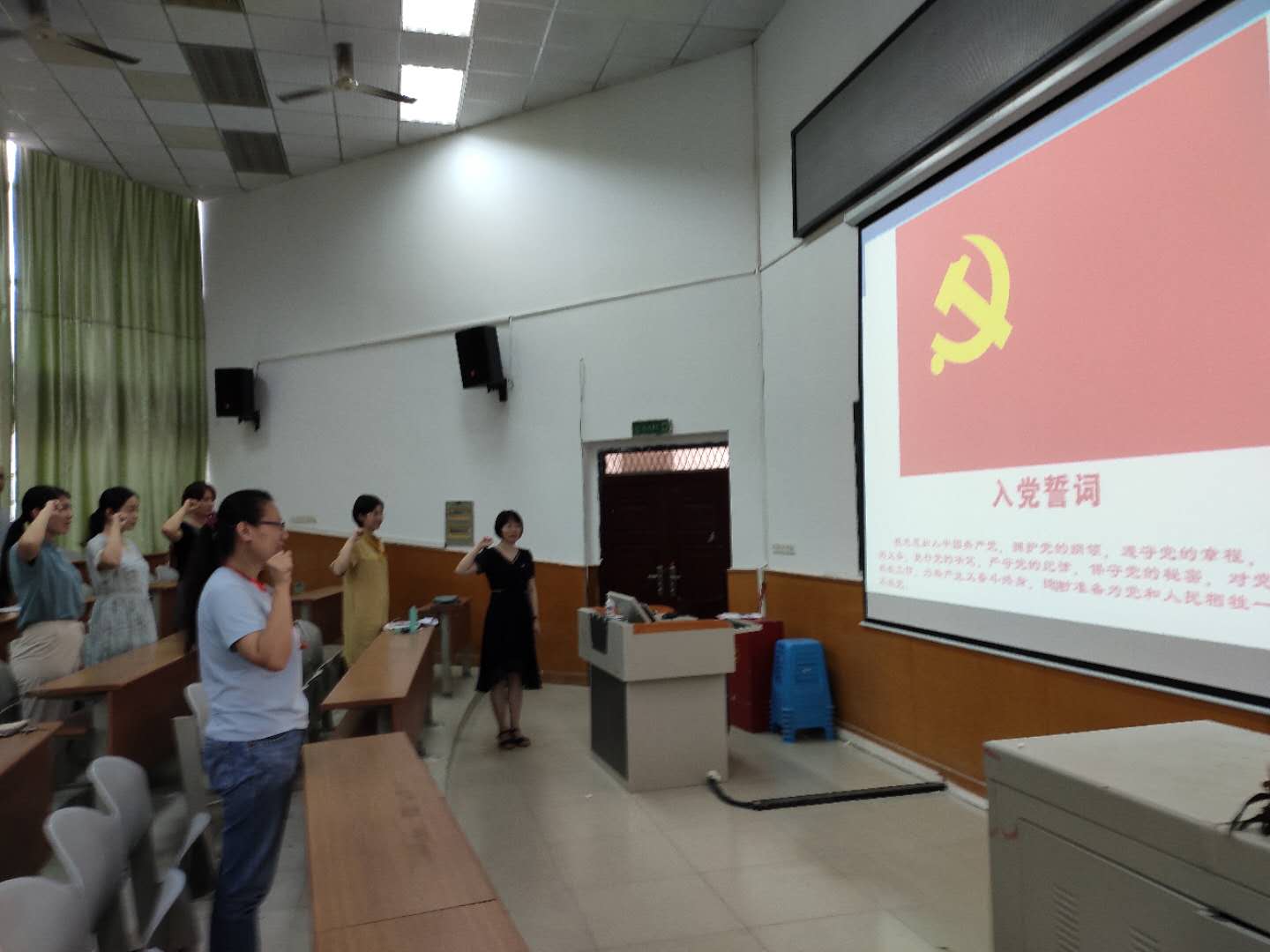 k球直播体育足球举办专题微党课暨学院党委理论学习中心组2020年第4次集中学习扩大会