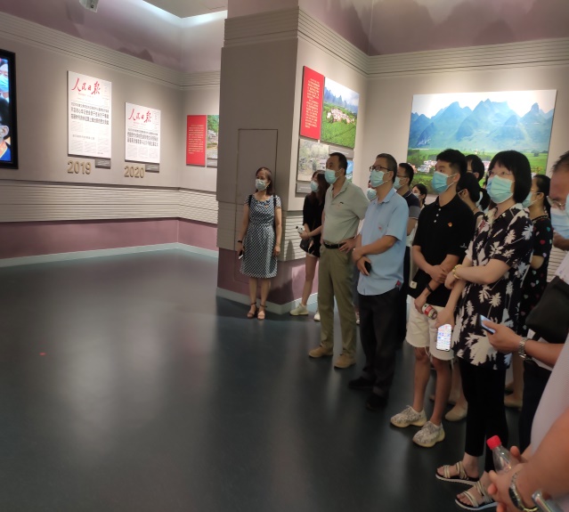 k球直播体育足球开展参观广西脱贫攻坚成就展主题党日活动