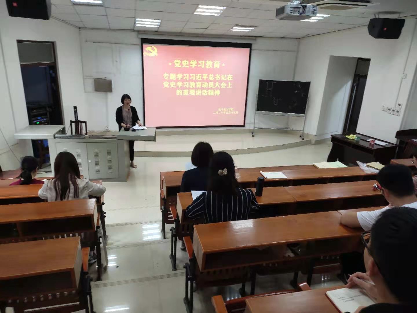 k球直播体育足球党委理论学习中心组开展党史学习教育专题学习会 
